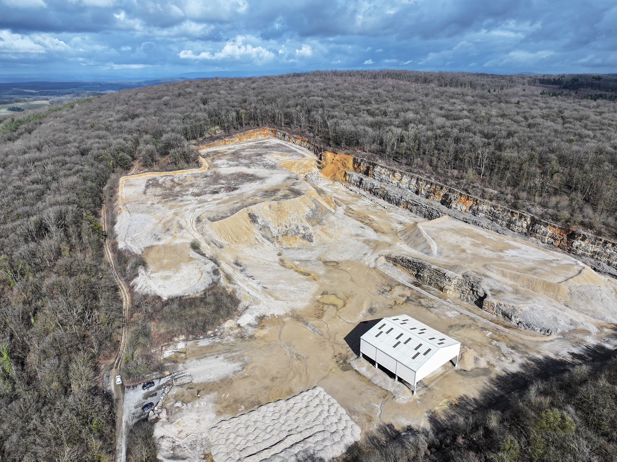 Début de la construction pour le parc photovoltaïque des Roches Bleues